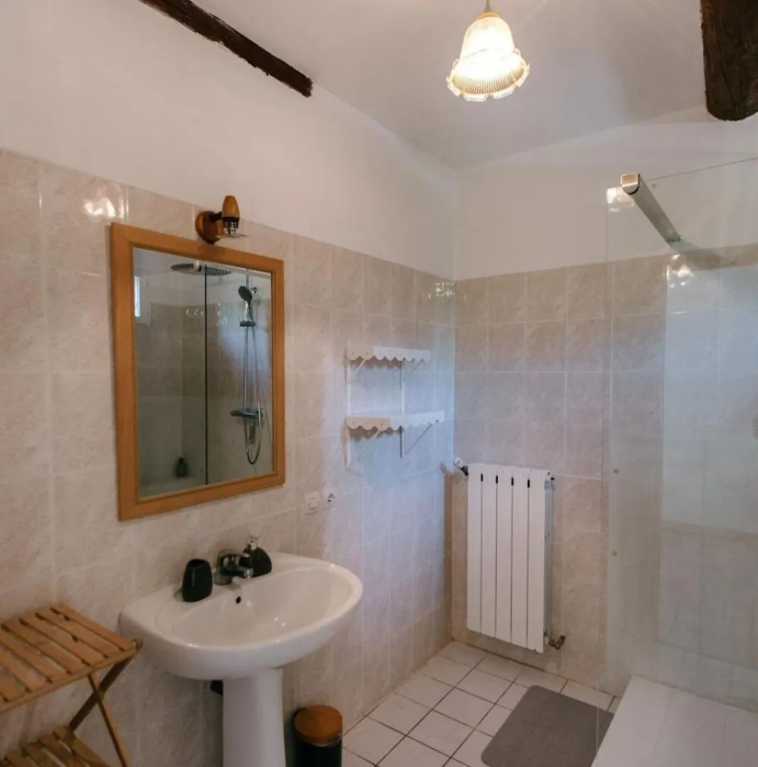 40M2 Suite In 18Th-Century Provencal Farmhouse Althen-des-Paluds France